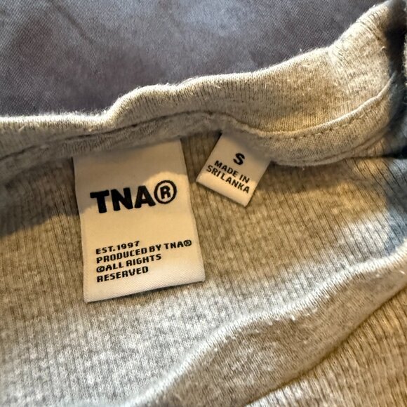 Aritzia TNA Ribbed Short Sleeve T-Shirt S Heather Grey Slim Fit Crew - Picture 2 of 5